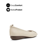 Gemma Medallion Women's Shoes - Cream Leather